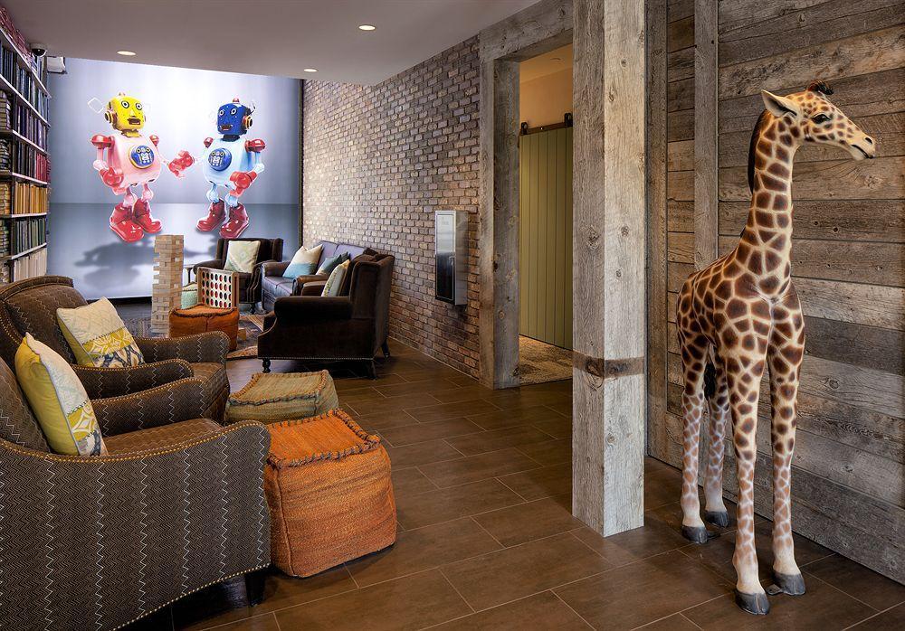Moxy Santa Barbara Hotel Exterior photo