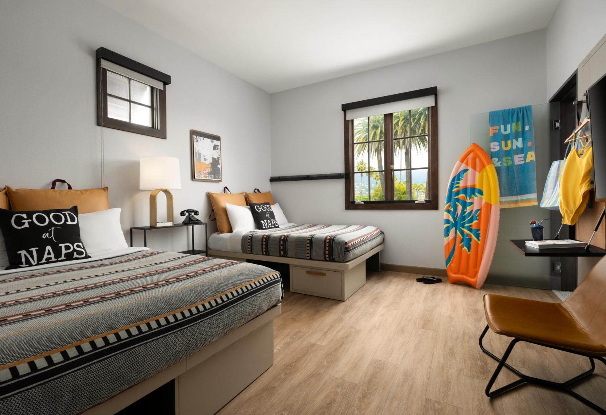 Moxy Santa Barbara Hotel Exterior photo