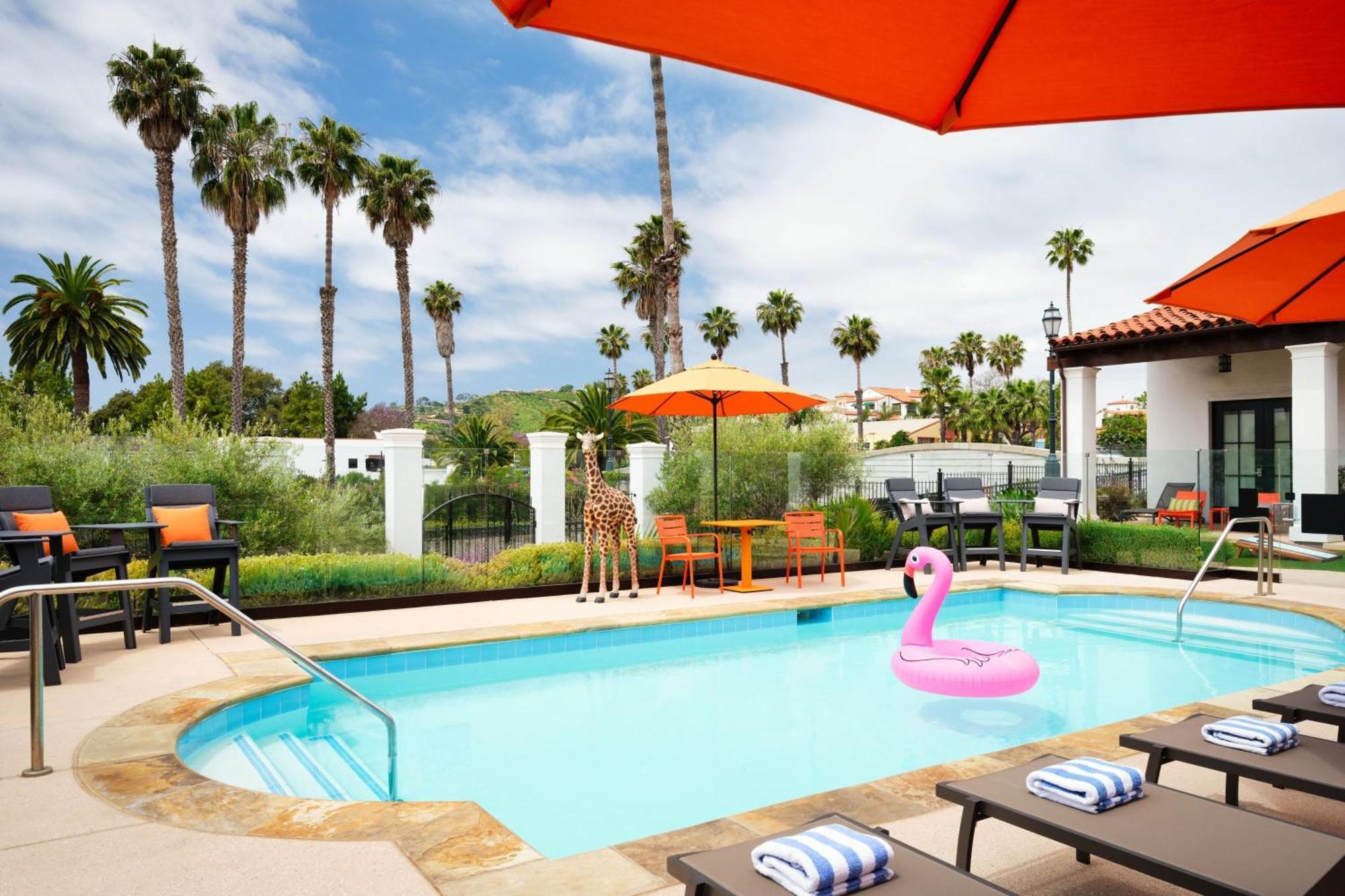 Moxy Santa Barbara Hotel Exterior photo