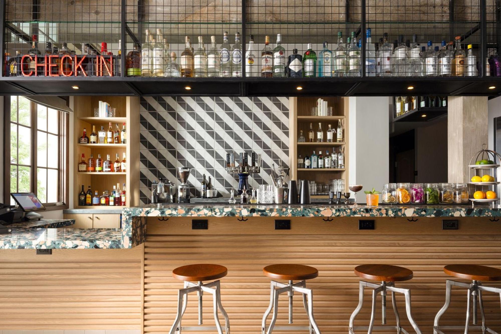 Moxy Santa Barbara Hotel Exterior photo